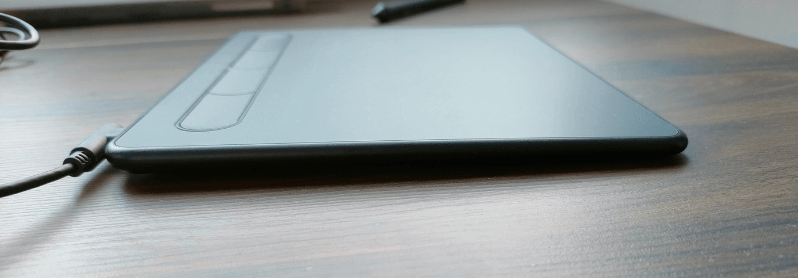 【ワコム Intuos Small】横から見たペンタブ本体