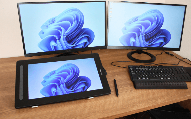 XPPen Artist 16セカンドを設置した作業机